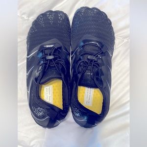 Fila men's women's unisex (43) size 9 water shoes